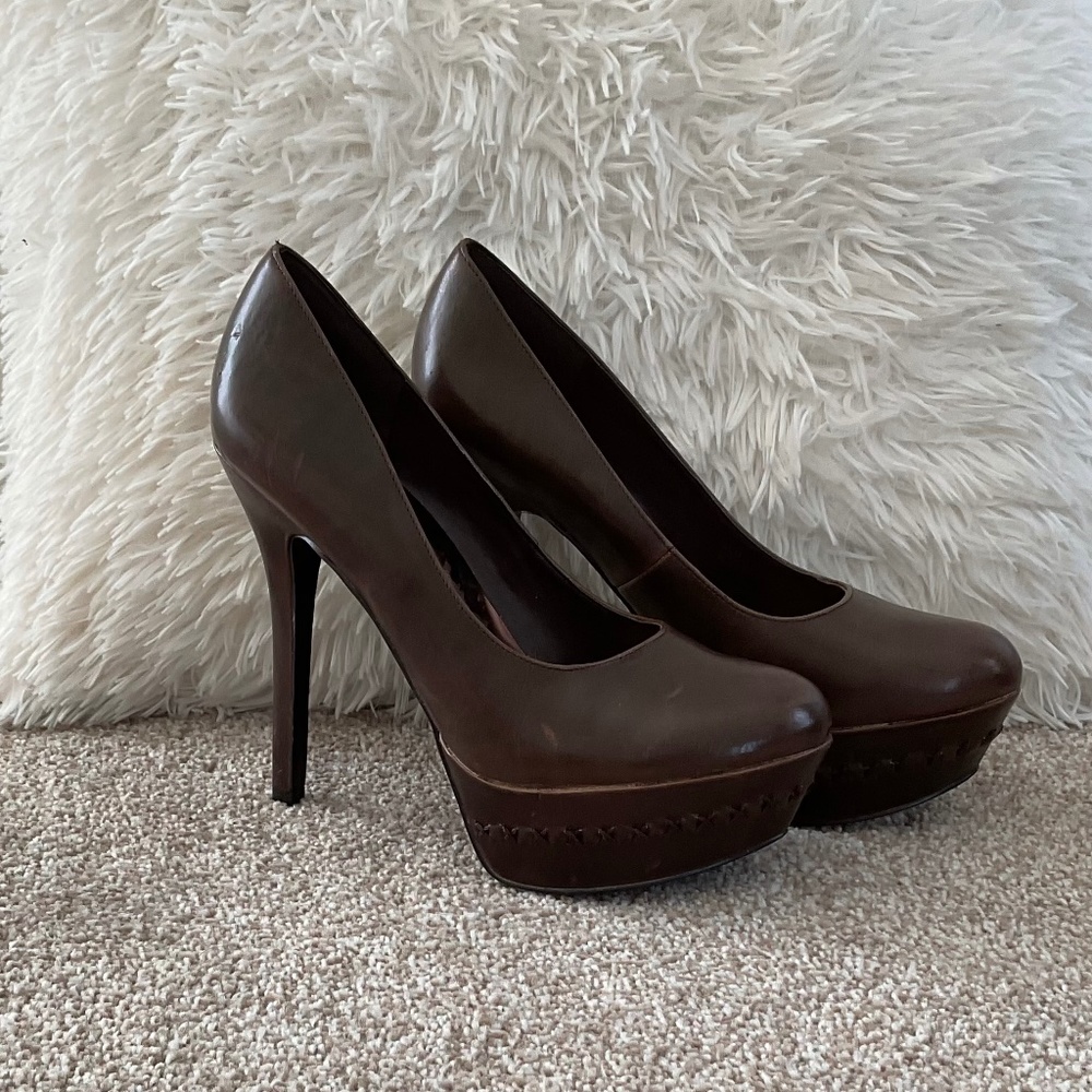 Carlow by Carlos Santana Bown Leather Pumps